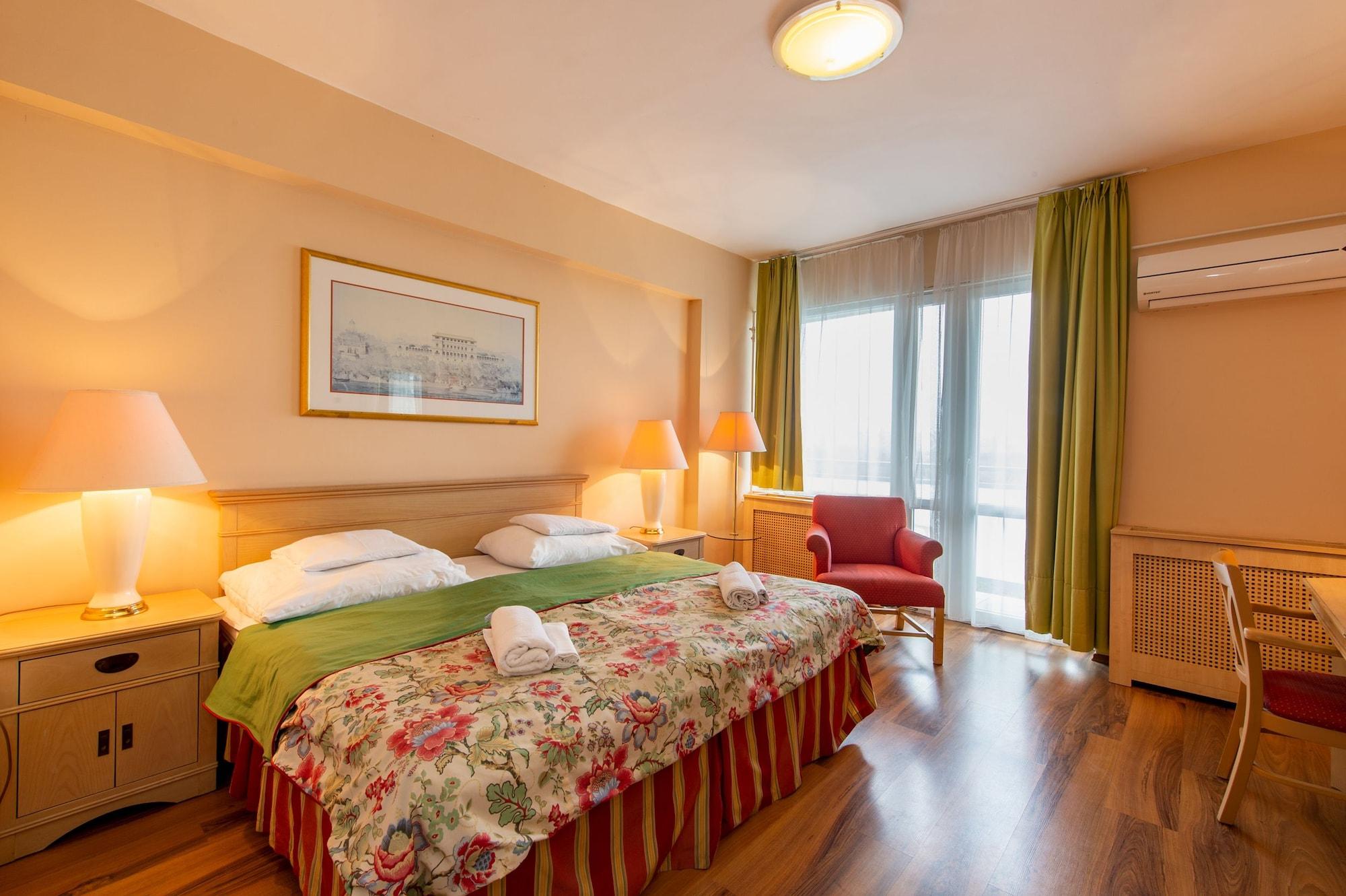 Hotel Fit เฮวิซ ภายนอก รูปภาพ