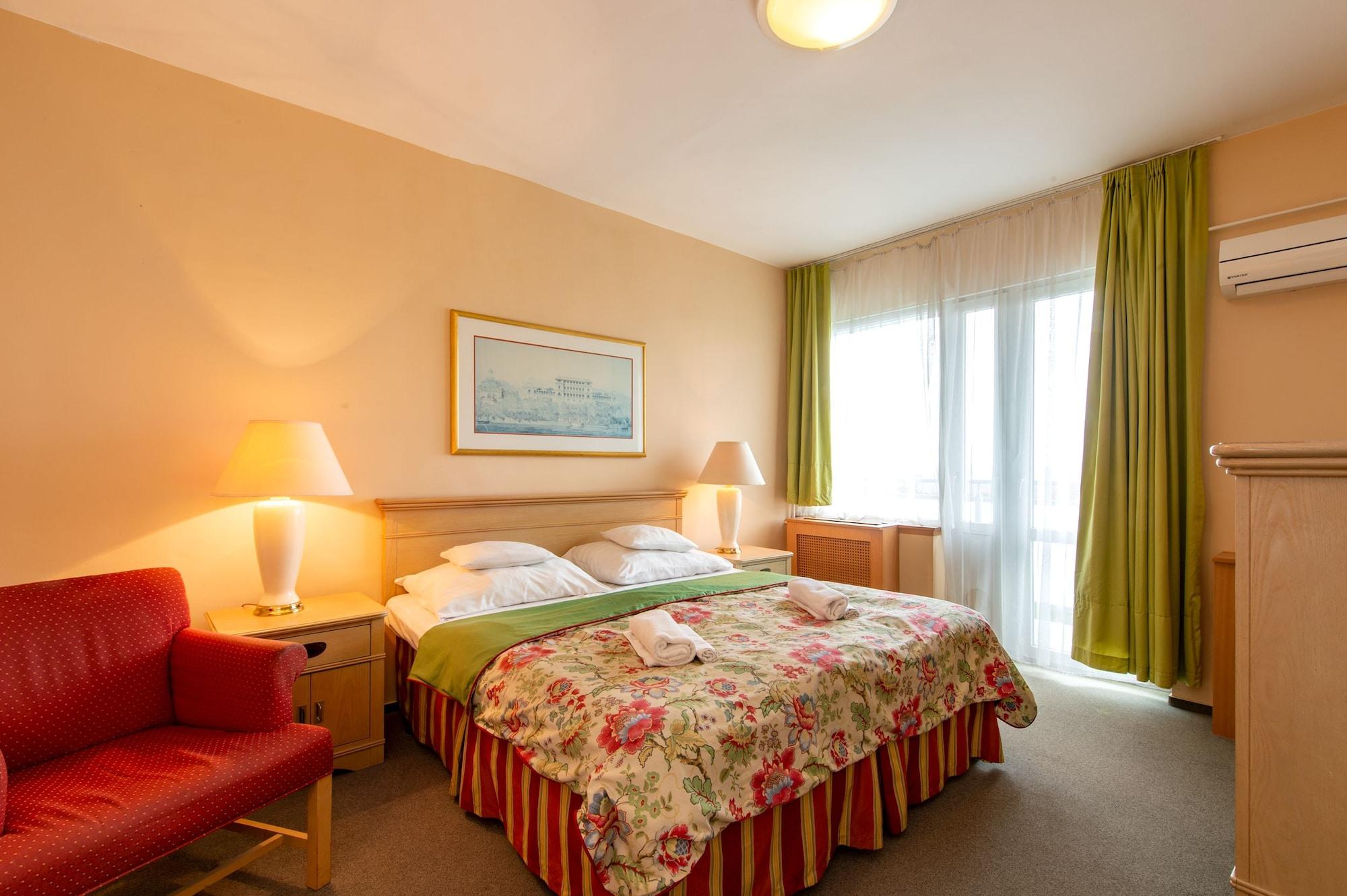 Hotel Fit เฮวิซ ภายนอก รูปภาพ
