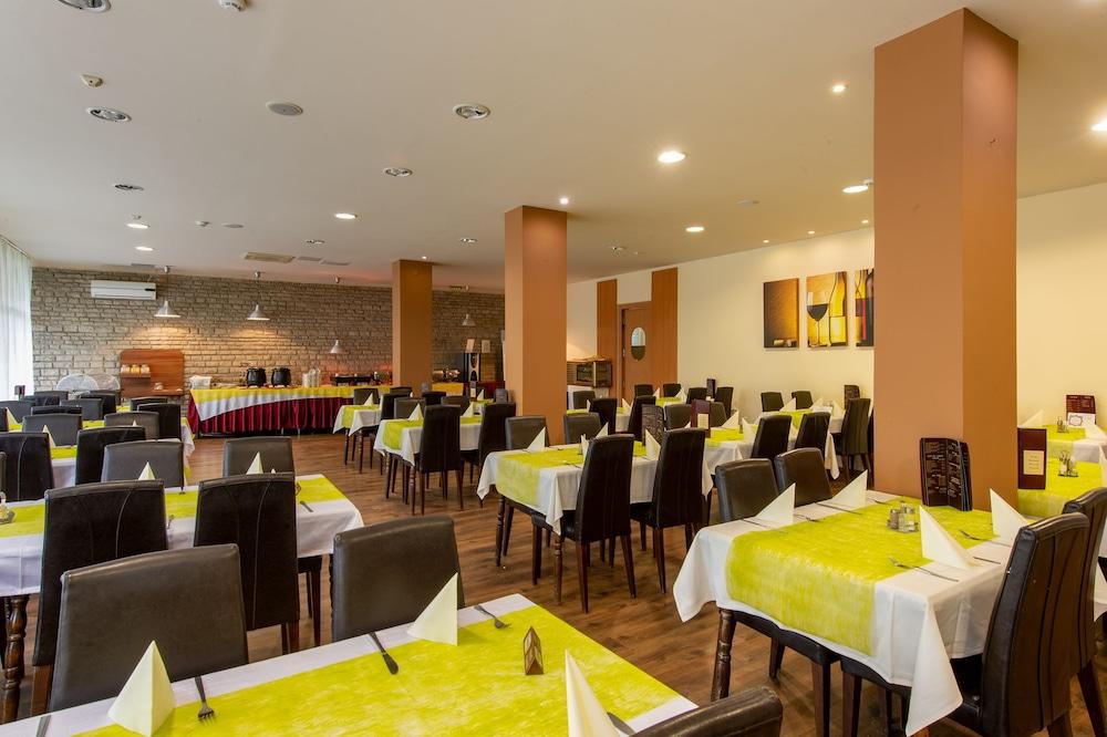 Hotel Fit เฮวิซ ภายนอก รูปภาพ