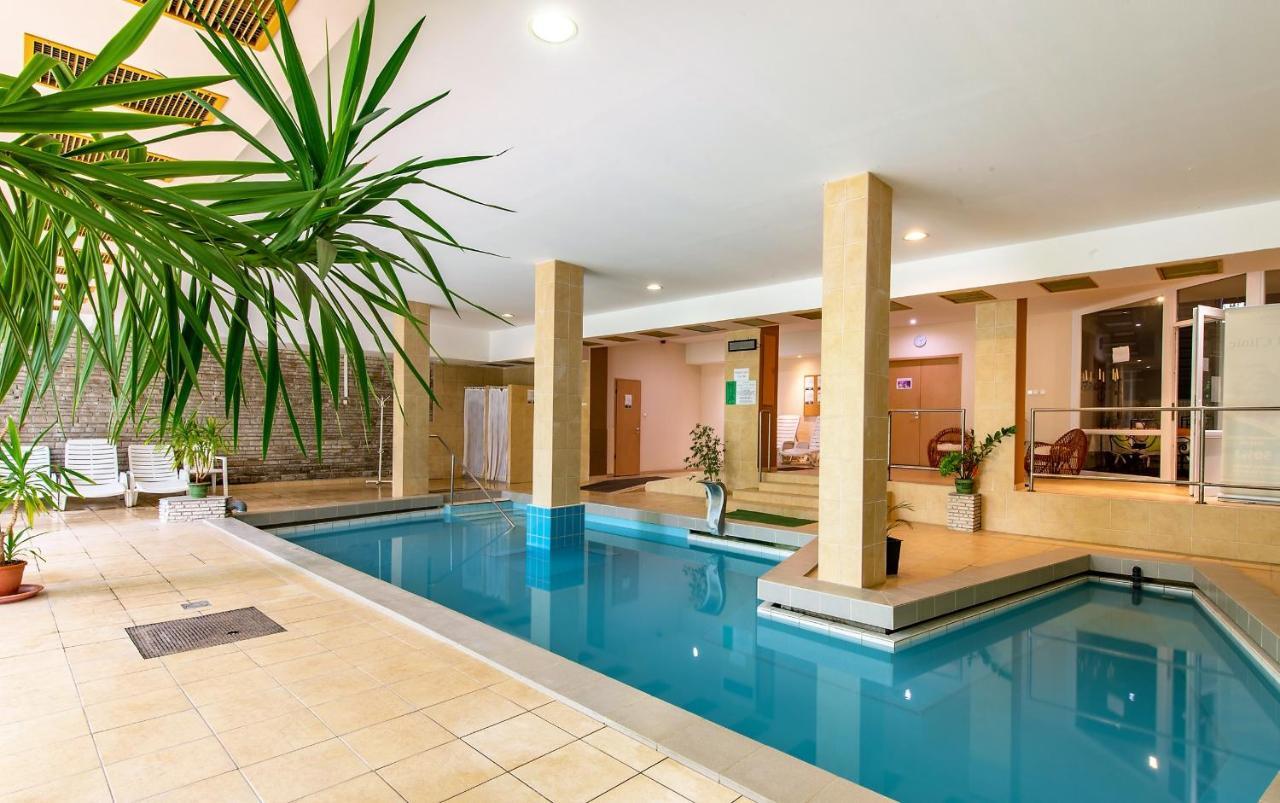Hotel Fit เฮวิซ ภายนอก รูปภาพ